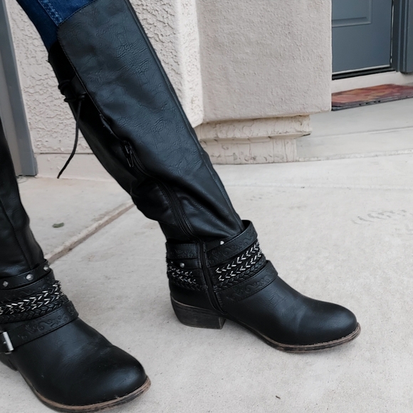 Women's Black Heel Boot - Picture 4 of 10